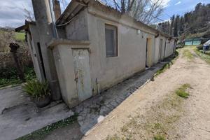 Pesaro terreno con deposito e pozzo