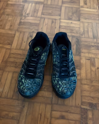 Nike Air Max Plus TN Black Volt