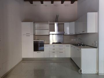 Cucina a L con forno della SMEG -prezzo trattabile