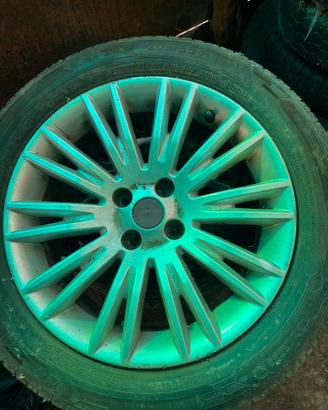 Cerchi in lega con pneumatici 205 55 r16 91v
