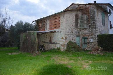 Casa indipendente di 66 m² con 5 locali e box auto