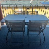 Set tavolo e sedie da esterno