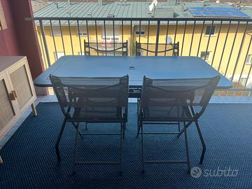 Set tavolo e sedie da esterno