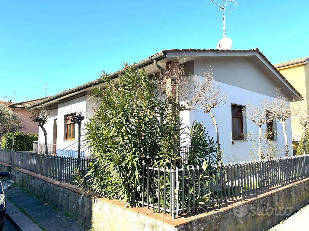 Villa di 231 m² con più di 5 locali e box auto dop