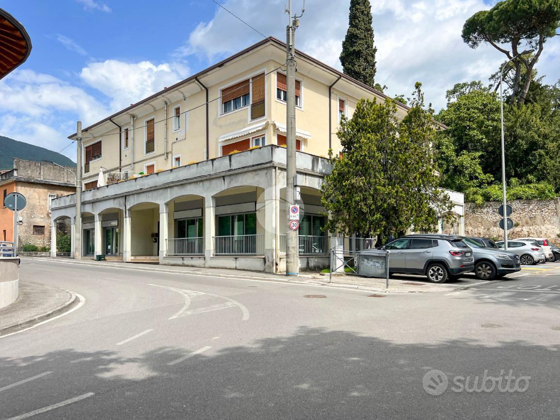 NEGOZIO A BOTTICINO - Vista 3