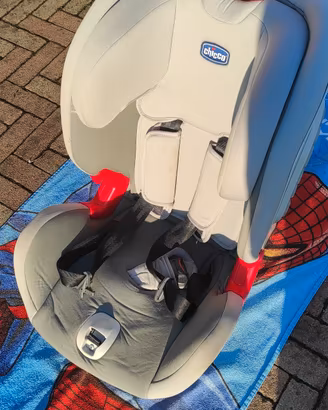 Seggiolone da auto CHICCO con attacchi Isofix