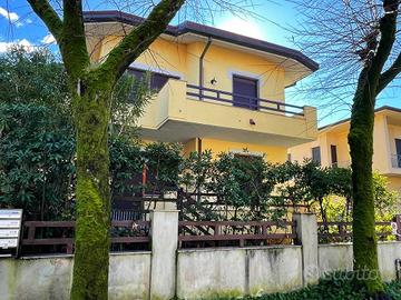 Appartamento di 90 m² con 4 locali a Massa