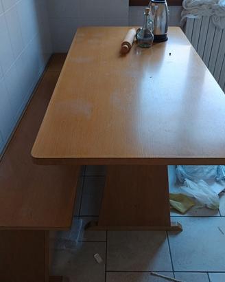tavolo con panche contenitori