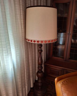 serie di lampade con base in legnon o peltro + lam