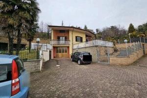 Immobile in asta di 440 m² con 5 locali e box auto