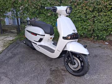 BENELLI/KEEWAY SIXTIES 300cc WHITE MOT. PIAGGIO