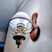 Applique in legno e ottone
