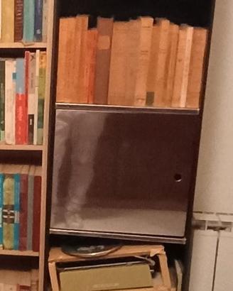  libreria cromata e nera