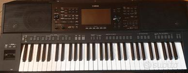 YAMAHA PSR SX 720