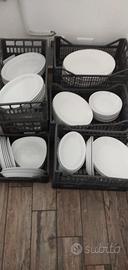 Piatti in ceramica bianchi 