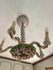 Lampadario in porcellana Capodimonte