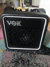 Amplificatore per chitarra elettrica/acustica VOX 