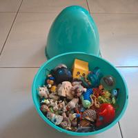 Uovo sorpresa con giocattoli
