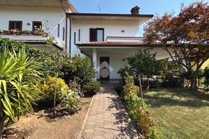 VILLA A SCHIERA A GREZZAGO