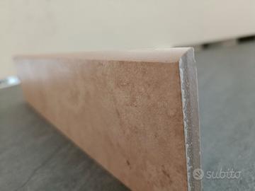 Battiscopa in ceramica 