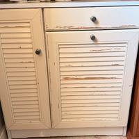 Mobiletto bagno bianco - pratico e compatto