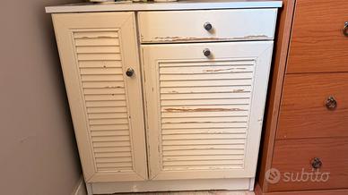 Mobiletto bagno bianco - pratico e compatto