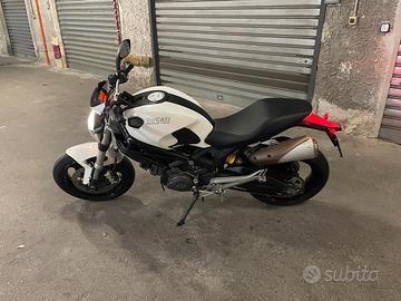 Ducati Monster 696