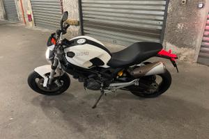 Ducati Monster 696