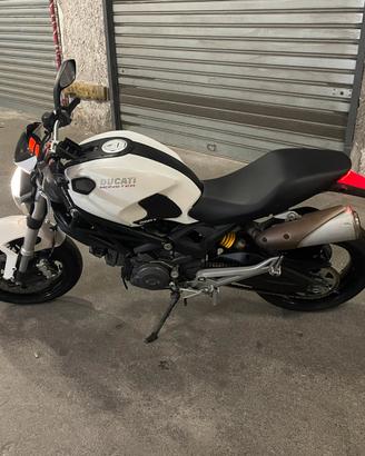 Ducati Monster 696