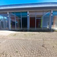 Shitet Objekt Komercial (2 Dyqane/Ambiente Biznesi