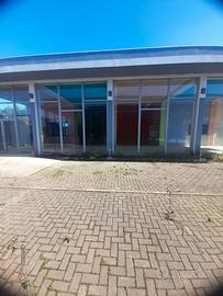 Shitet Objekt Komercial (2 Dyqane/Ambiente Biznesi