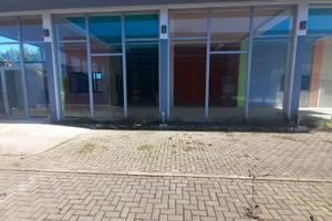 Shitet Objekt Komercial (2 Dyqane/Ambiente Biznesi