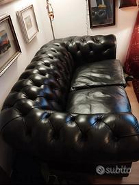 Divano Chesterfield Frau originale 