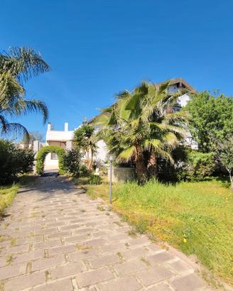 Luminosa villa indipendente con ampio giardino