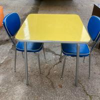 Tavolo con sedie vintage design