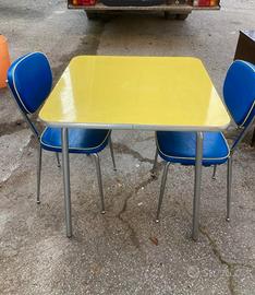 Tavolo con sedie vintage design