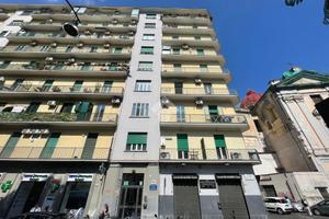 MULTILOCALE A NAPOLI