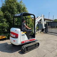 E243 - Escavatore 16 q Bobcat 320 allargabile