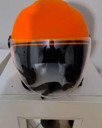 casco per bici elettrica e monopattino ben tenuto 