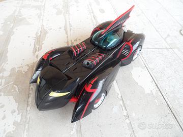 BATMOBILE TRASFORMABILE IN BATJET con figurino