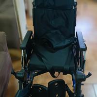 Sedia a rotelle pieghevole reclinabile 