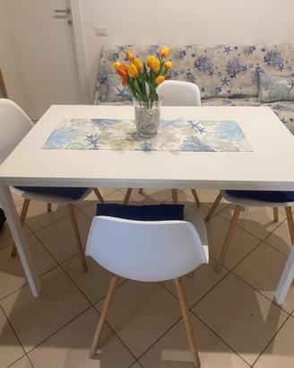 Tavolo rettangolare bianco