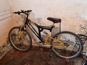 Bicicletta Mountain Bike Ammortizzata