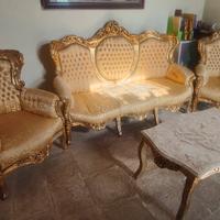 salotto classico barocco divano poltrone tavolino 