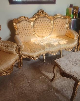salotto classico barocco divano poltrone tavolino 