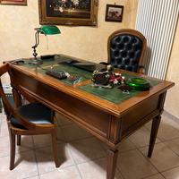 Scrivania e poltrona