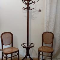Attaccapanni decò, coppia di sedie e lampada