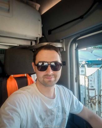 Autista camion C/CE / CQC+ADR base e cisterne