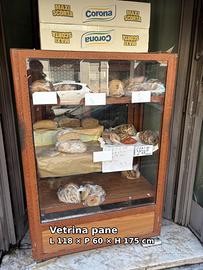 Vetrina pane, taralli, biscotti