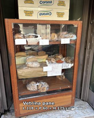 Vetrina pane, taralli, biscotti